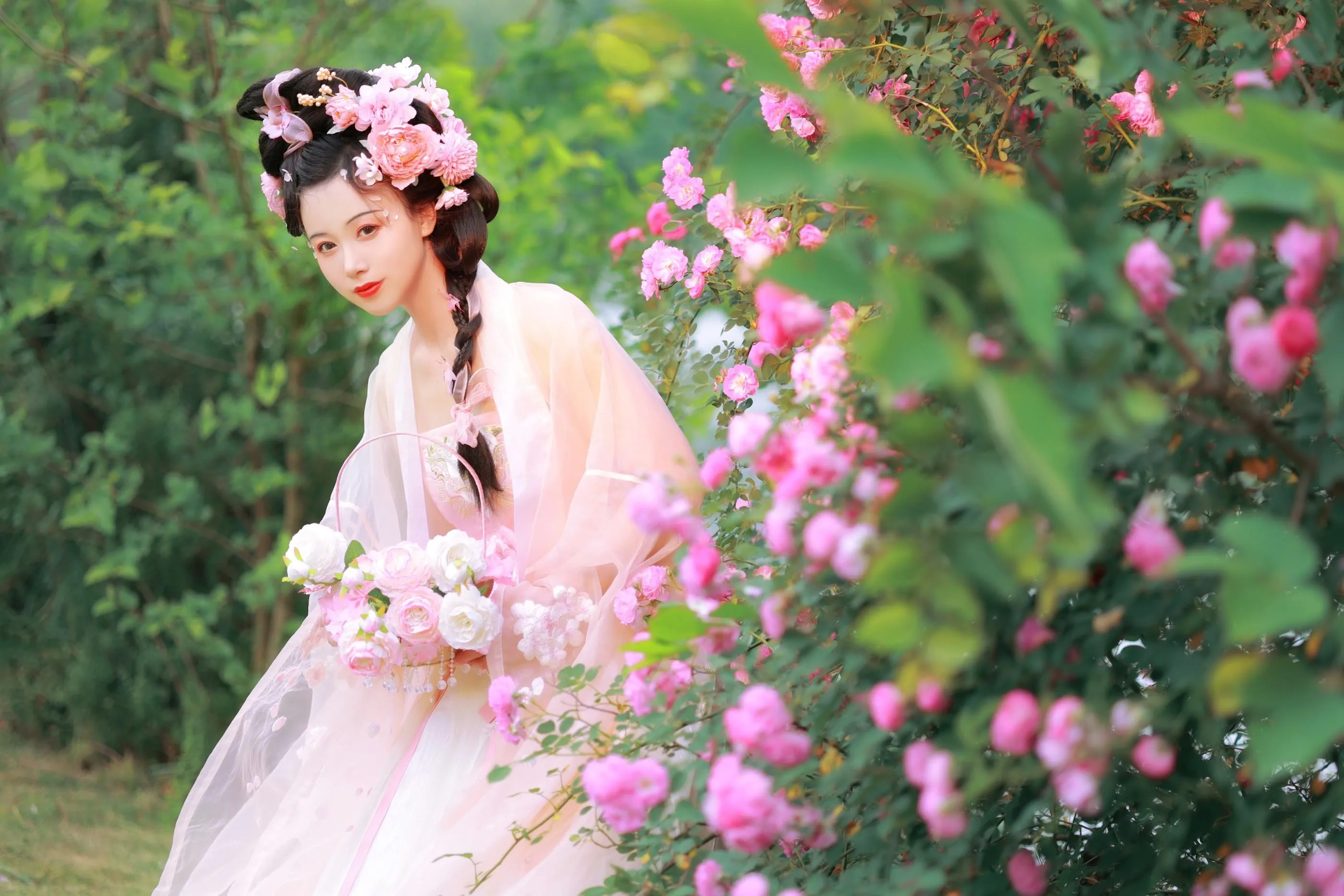[艺图语] 2022.06.18 蔷薇花神 笑笑 [35P]插图5